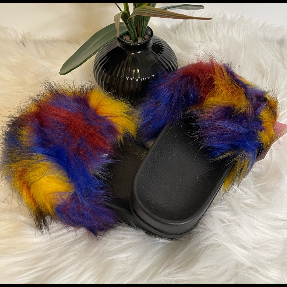 FUR SLIPPERS 💕💕 - Picture 2 of 3